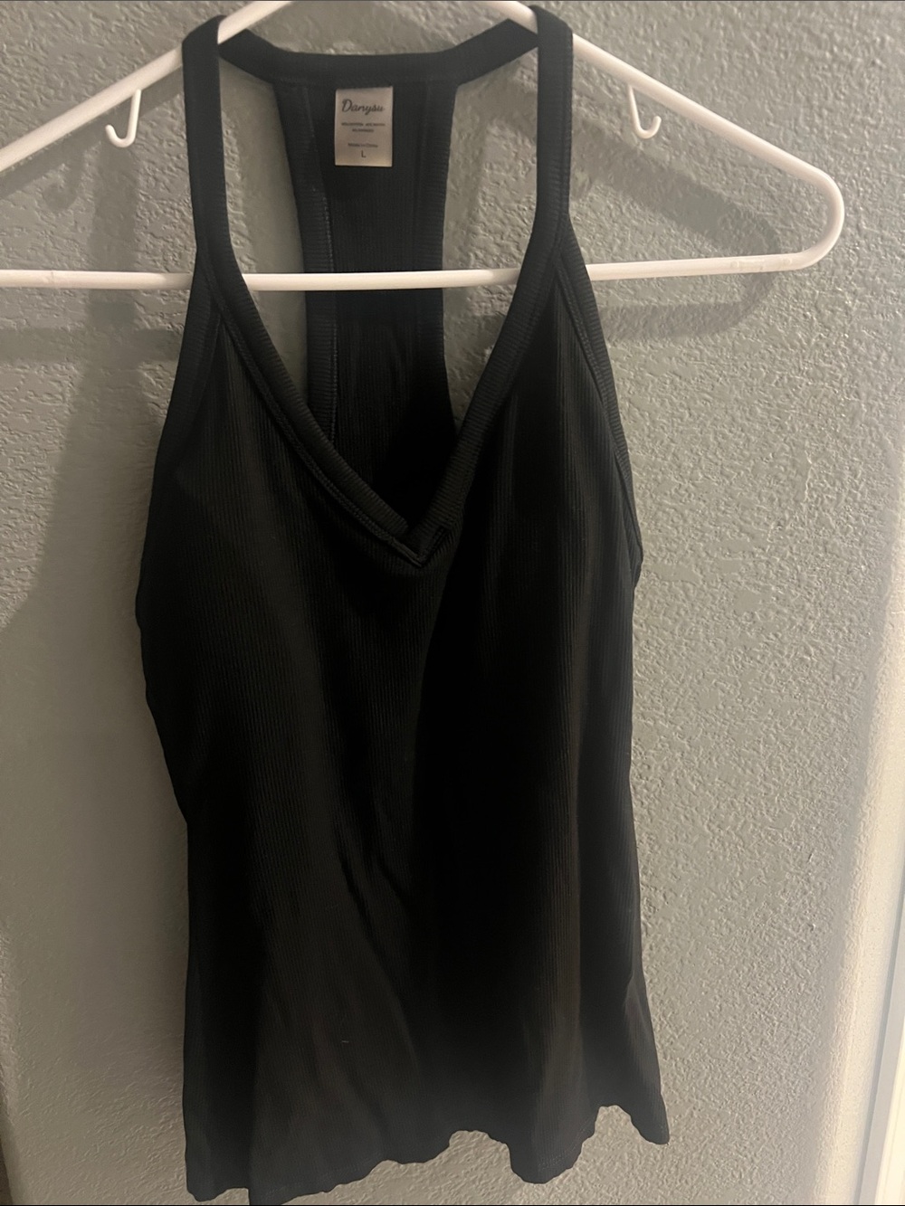 Danysu Black Ribbed V-Neck Racerback Tank Top